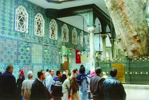 Eyüp Sultan Türbesi Ziyarete Açıldı
