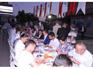 Orhan Gencebay, Tuzla’da Sokak İftarına Katıldı