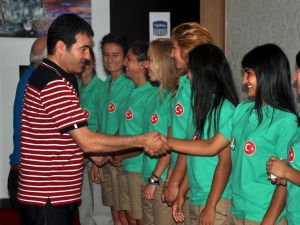 Türkiye Kadınlar Hokey Milli Takımı Atina’ya Gitti