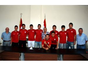 Boluspor’da Altyapıdan 9 Futbolcuyla Sözleşme İmzalandı
