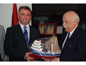 Bakan Avcı’ya Sürpriz Hediye