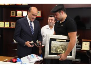 Milli Boksör’den Başkan Selmanoğluna Ziyaret