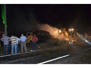 Saman Yüklü Kamyon Alev Alev Yandı