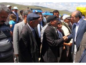 Köylüler Bakan Eker’den Yardım İstedi