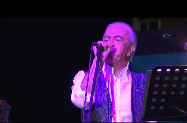 Edip Akbayram Hayranlarıyla Buluştu