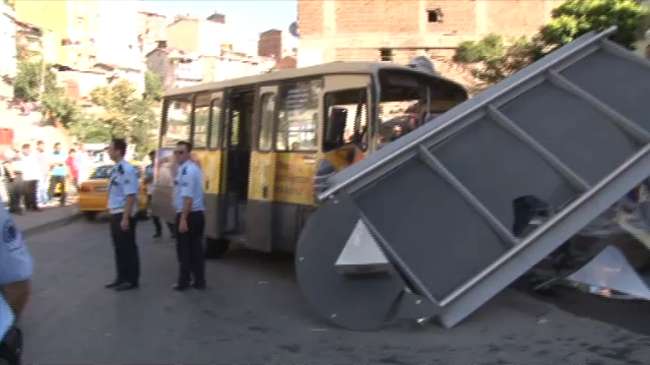 Freni Patlayan Minibüs Dehşet Saçtı