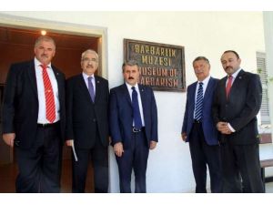 Barbarlık Müzesi’ni Gezdiler