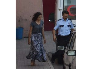 Uyuyan Kocasını Bıçakladı