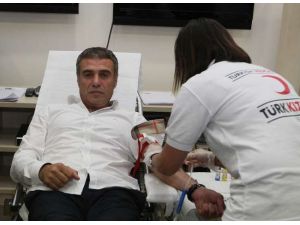 Ersun Yanal’dan Anlamlı Bağış