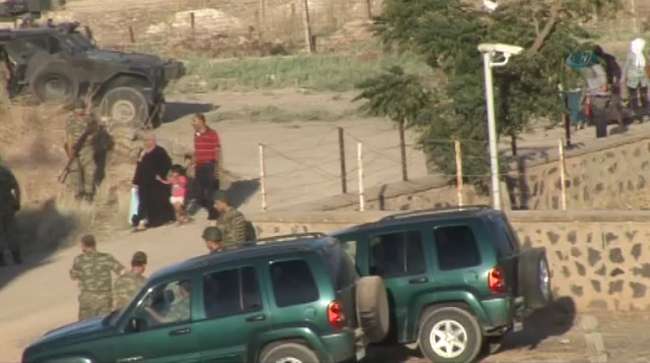 Suriyeliler Türkiye’ye Sığındı