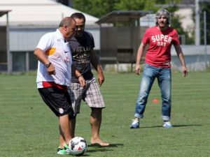 Fatih Terim: 10 - Gazeteciler: 3