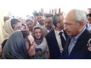 Kılıçdaroğlu O Aileleri Ziyaret Etti