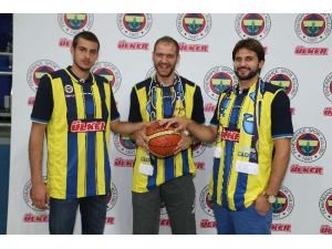 Fenerbahçe, Yeni Yıldızlara İmza Attırdı