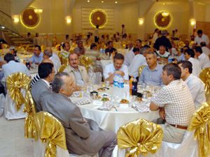 İftar sofraları kucaklaşma ortamı haline geldi