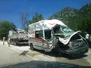 112 Ambulansı Şarampole Yuvarlandı : 3 Yaralı