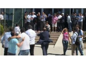 Haberal’ın Tahliyesi Sevinçle Karşılandı