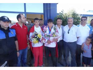 Karslı Boksör Avrupa 2’incisi Oldu