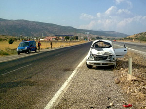 Kamyonet Devrildi: 3 Yaralı