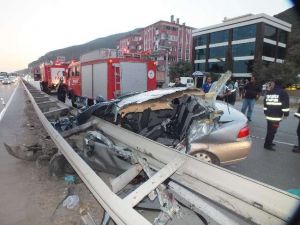 Bayram Yolunda Feci Kaza: 2 Ölü, 3 Yaralı