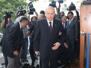 Bahçeli, Türkeş’in Kabrini Ziyaret Etti