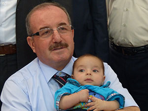 Vali Kocatepe’den Suriyeli Çocuklara Şefkat 