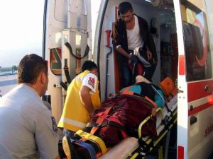 Minibüs Şarampole Yuvarlandı: 14 Yaralı