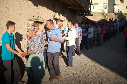 Bayramın Tadına Aynı Sofrada Varıyorlar