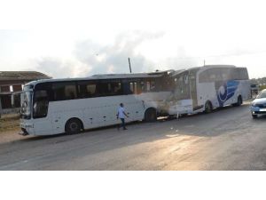 Otobüsler Çarpıştı: 24 Yaralı