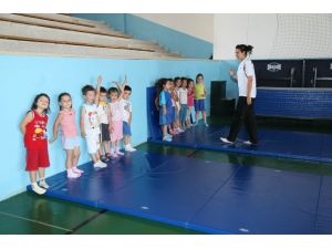 Geleceğin Jimnastikçileri Yetişiyor
