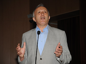 “19 Hafize Törenle Tac Giydi”