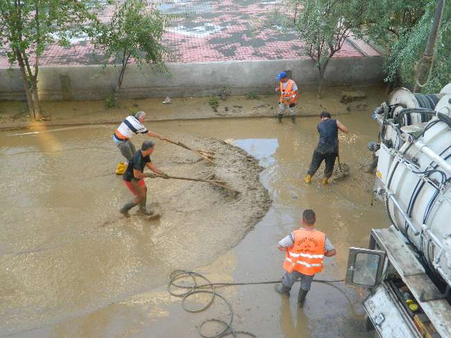 Selzedeler Yaralarını Sarıyor