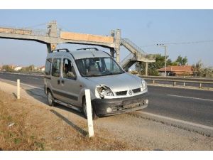 Annesinin Arkasından Feryat Etti