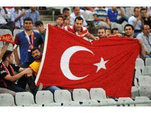 Taraftar Milli Maça Fransız Kaldı
