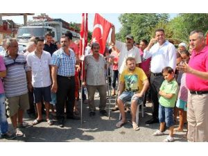 Üniversite Öğrencisi Yol Kapattı