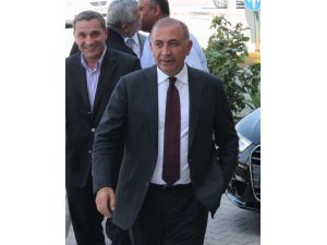 Gürsel Tekin’den Küresel Oyuncak’’ Benzetmesi