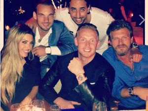 Behlül, “yenge” İle Aynı Karede