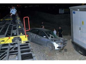 Tren, Otomobili Önüne Katıp Gitti: 6 Yaralı