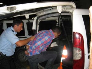 Kavgayı Ayırmaya Çalışan Polisi Vurdular