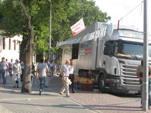 İftarda 1500 Kişilik Yemek Dağıtıldı