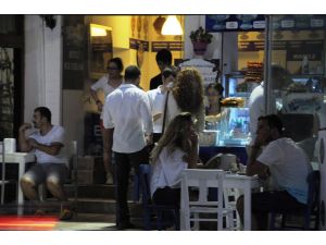 Azra Akın Ve Sevgilisi Bodrum’da