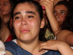 Ünlü Sanatçıyı Görünce Gözyaşlarını Tutamadı