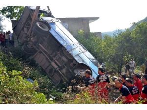 Yolcu Midibüsü Devrildi: 38 Yaralı