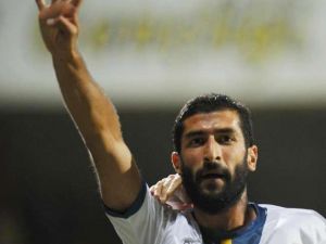 Golcü Futbolcudan Rabia Selamı