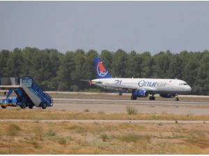 Antalya’ya Dakikada Bir Uçak İnip Kalktı