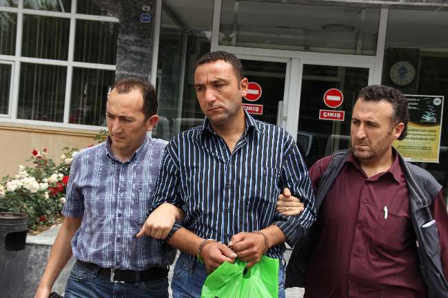 Ağabeyine Ateş Edip Arkadaşını Öldürdü