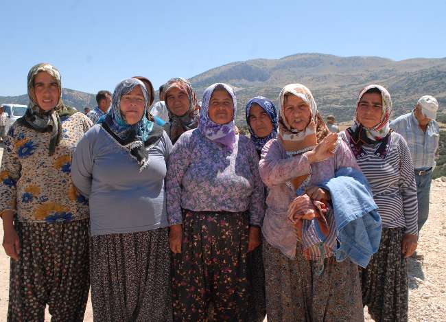 Köylüler Mermer Ocağını Bastı