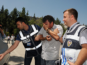 Emekli Polis ATMde Kart Bilgilerini Kopyaladı