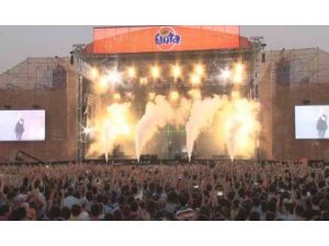 Ünlü Şarkıcılar Hayranlarını Coşturdu