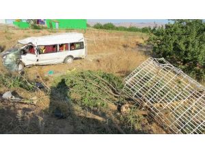 Ekmek Yolunda Kaza: 19 Yaralı