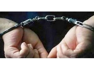 Ak Parti Binası Önünde Gözaltı